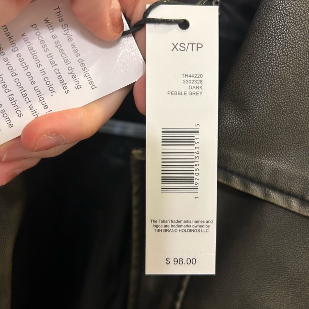 NWT T Tahari Faux Leather Cropped Jacket - Picture 6 of 11